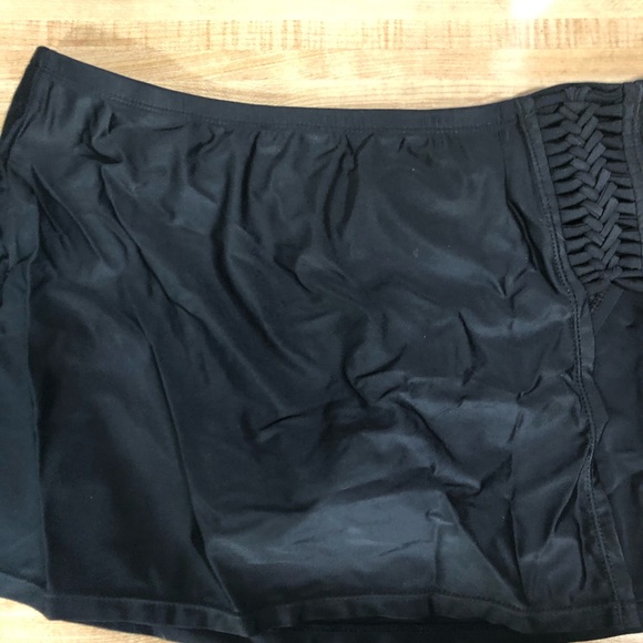 Swimsuit tankini with 2 pairs of bottoms. - Picture 6 of 11